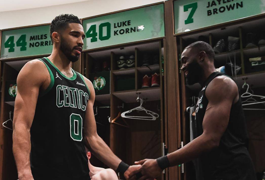 塔图姆迎来七赛季高光表现，勇士球迷沸腾！的简单介绍